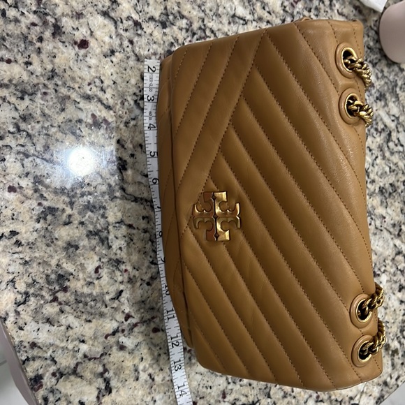 Tory Burch Women's Kira Chevron Convertible Shoulder bag . - Picture 9 of 12